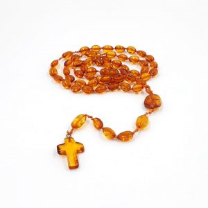 Katalikiškas rožinis konjako spalvos