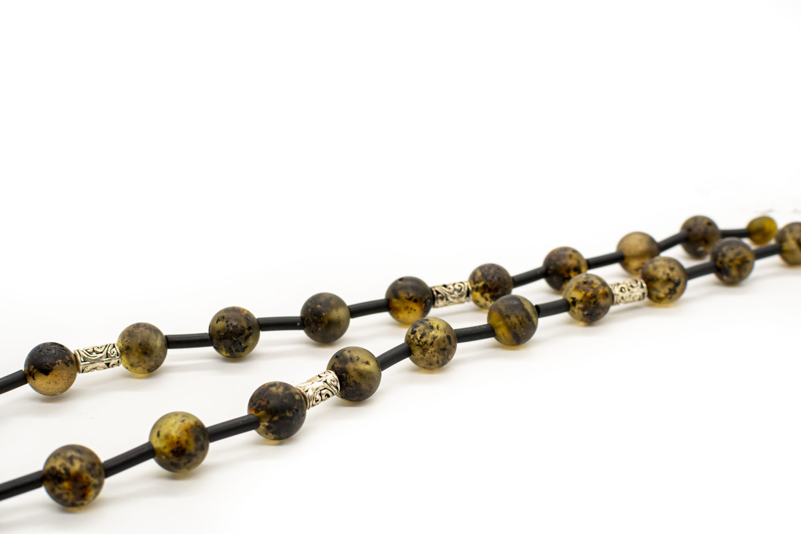 Vyriški gintaro karoliai su metalo detalėmis - Image 4