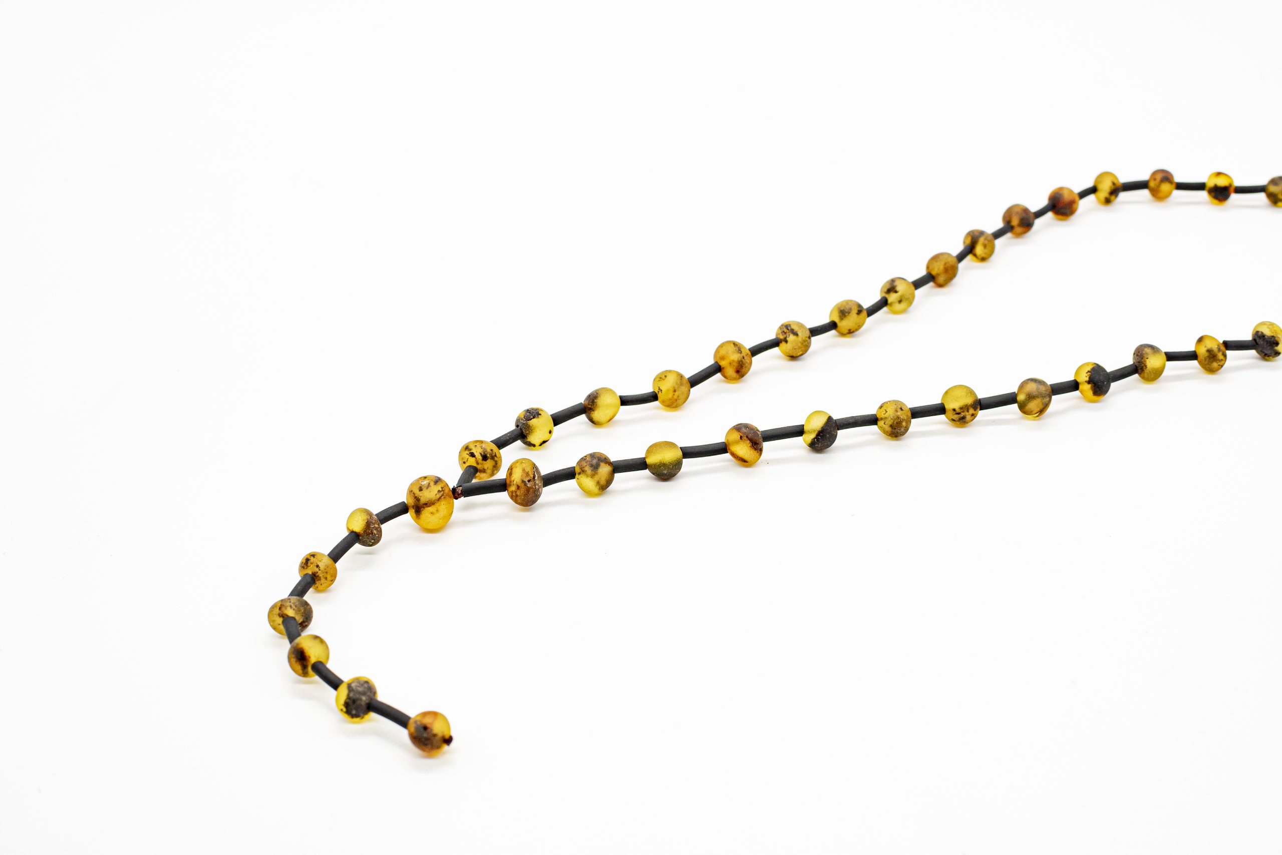 Matinio žalio gintaro karoliai