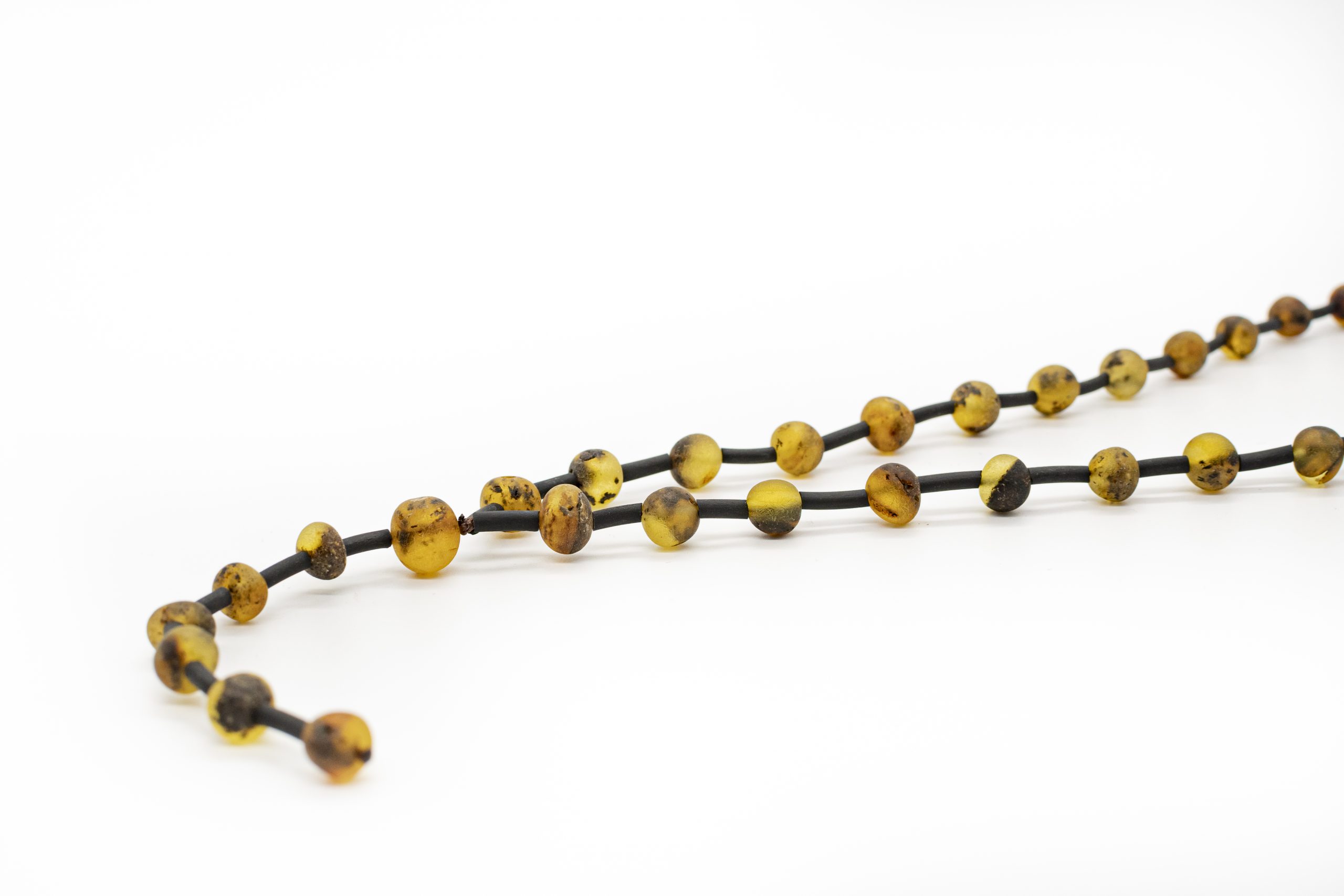 Matinio žalio gintaro karoliai - Image 5