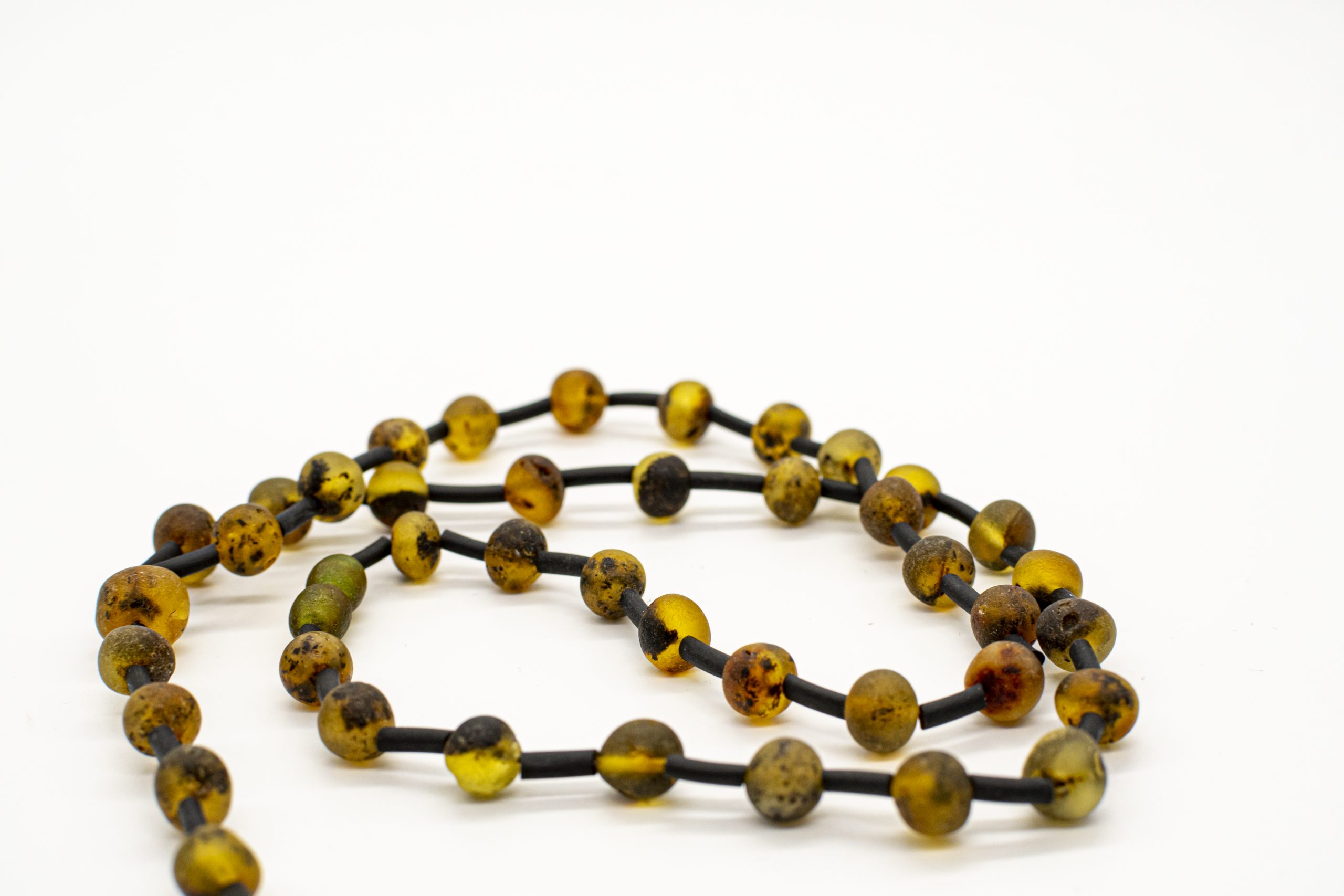 Matinio žalio gintaro karoliai - Image 3