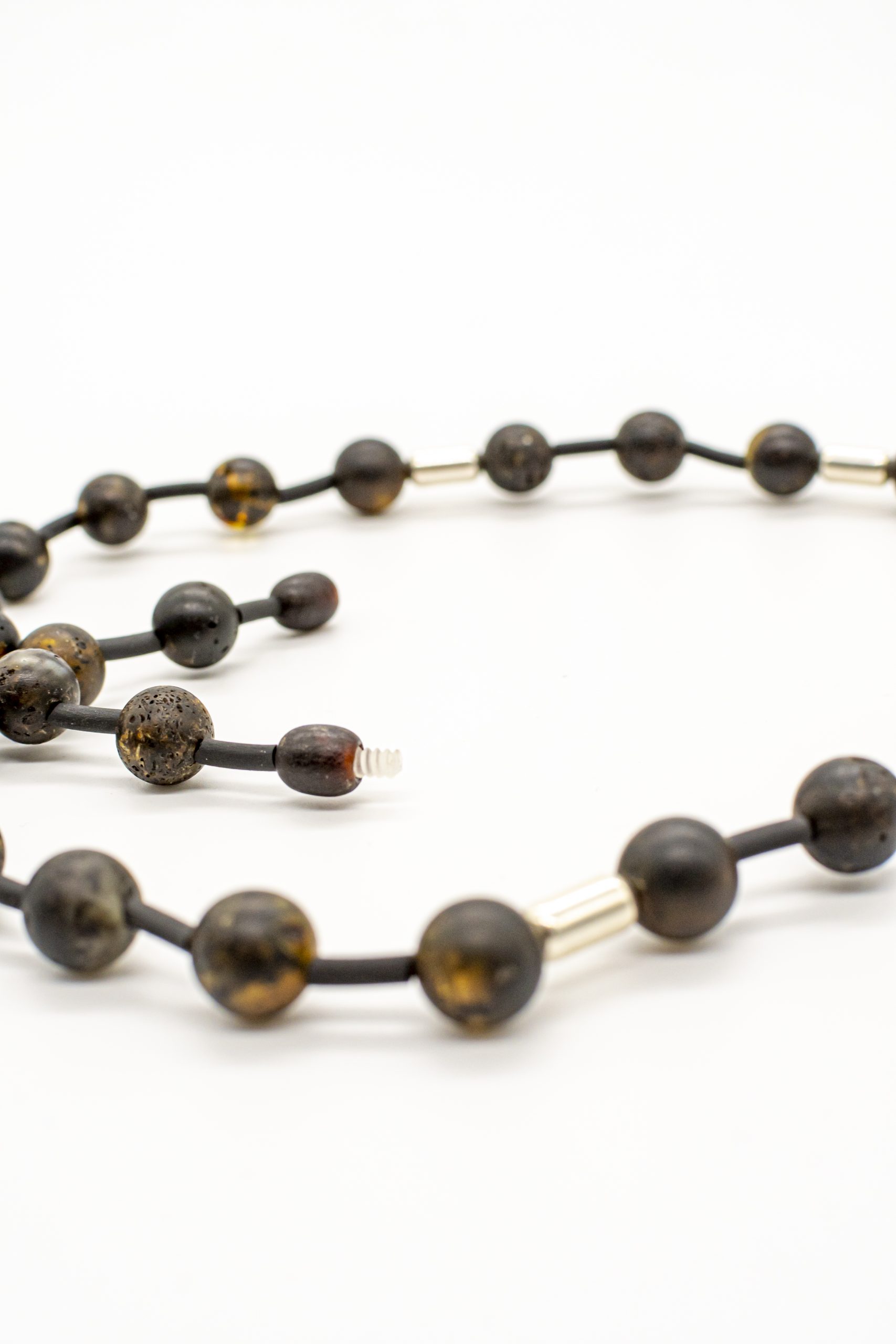 Tamsaus matinio gintaro karoliai - Image 3