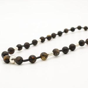 Tamsaus matinio gintaro karoliai