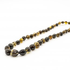 Žalio gintaro karoliai