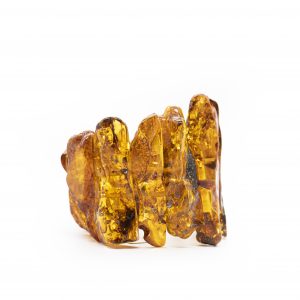 Stambi šviesaus gintaro apyrankė