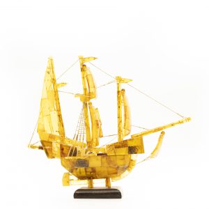 Šviesaus gintaro laivas