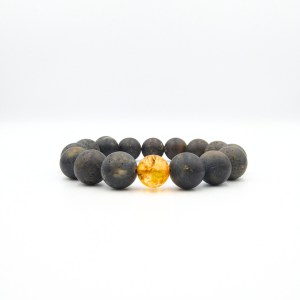 Stambi tamsaus matinio gintaro apyrankė