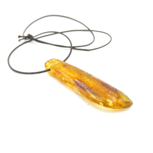 Skaidraus geltono gintaro pakabukas