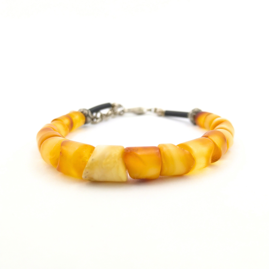 Užsegama gintarinė apyrankė