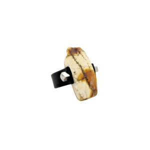 Kaučiukinis žiedas su gintaru