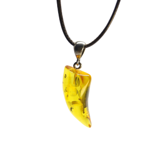 Skaidraus gintaro pakabukas „Iltis”