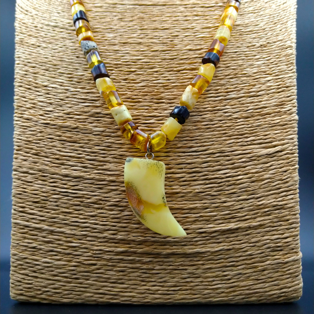 Vėrinys su iltimi - Image 3