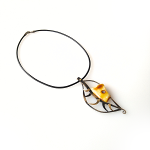 Žalvarinis pakabukas Lapelis