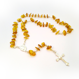 Katalikiškas rožinis gelsvas skaidrus