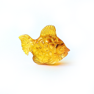 Gintarinė figūrėlė žuvytė