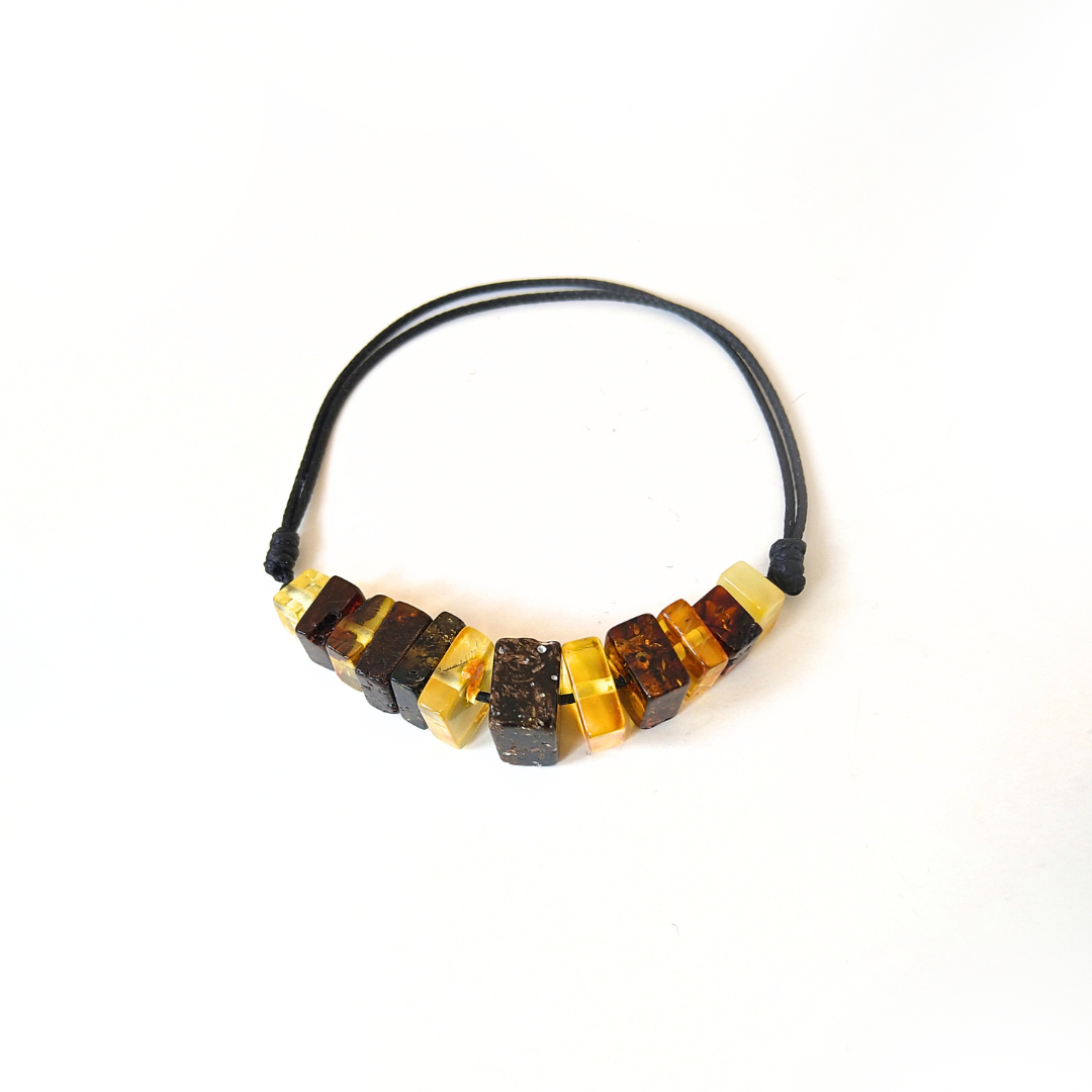 Kvadratinių plokštelių apyrankė ant virvelės - Image 2